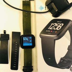 EUC ! Fitbit Versa smart watch.